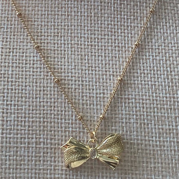Jewelry - Elegant Gold Bow Necklace